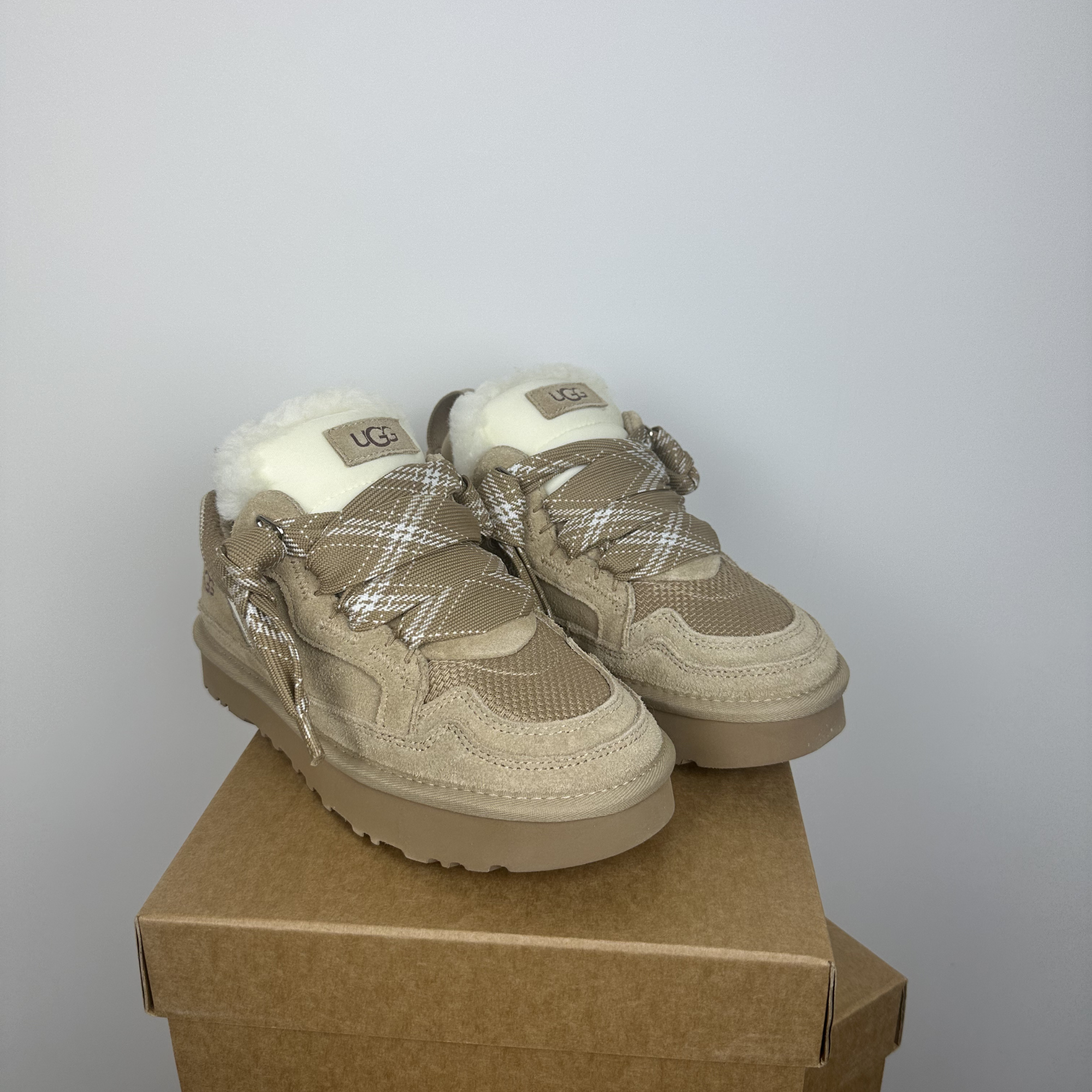 UGG LOWMEL TRAINERS | Sand
