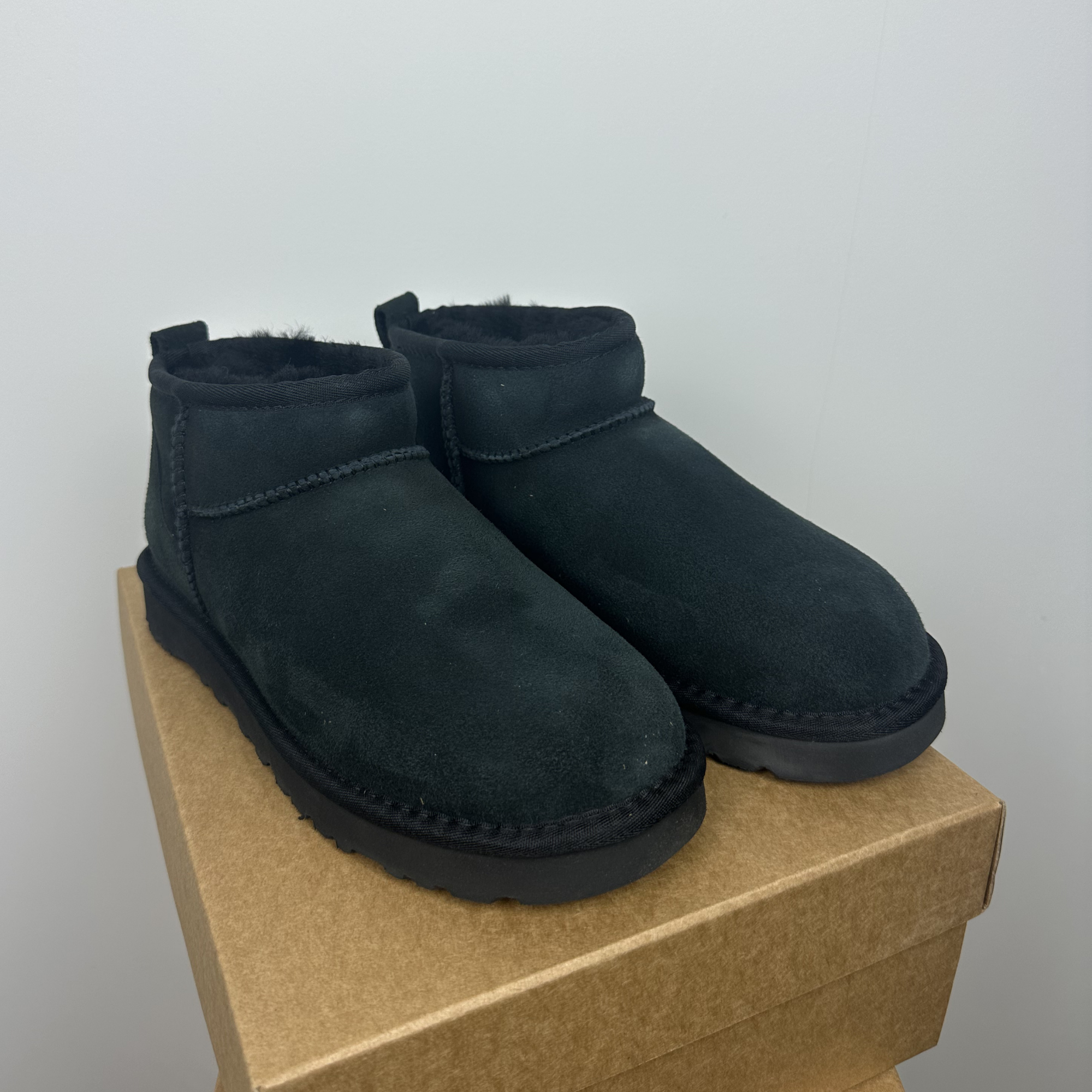 UGG ULTRA MINI BOOT | Black