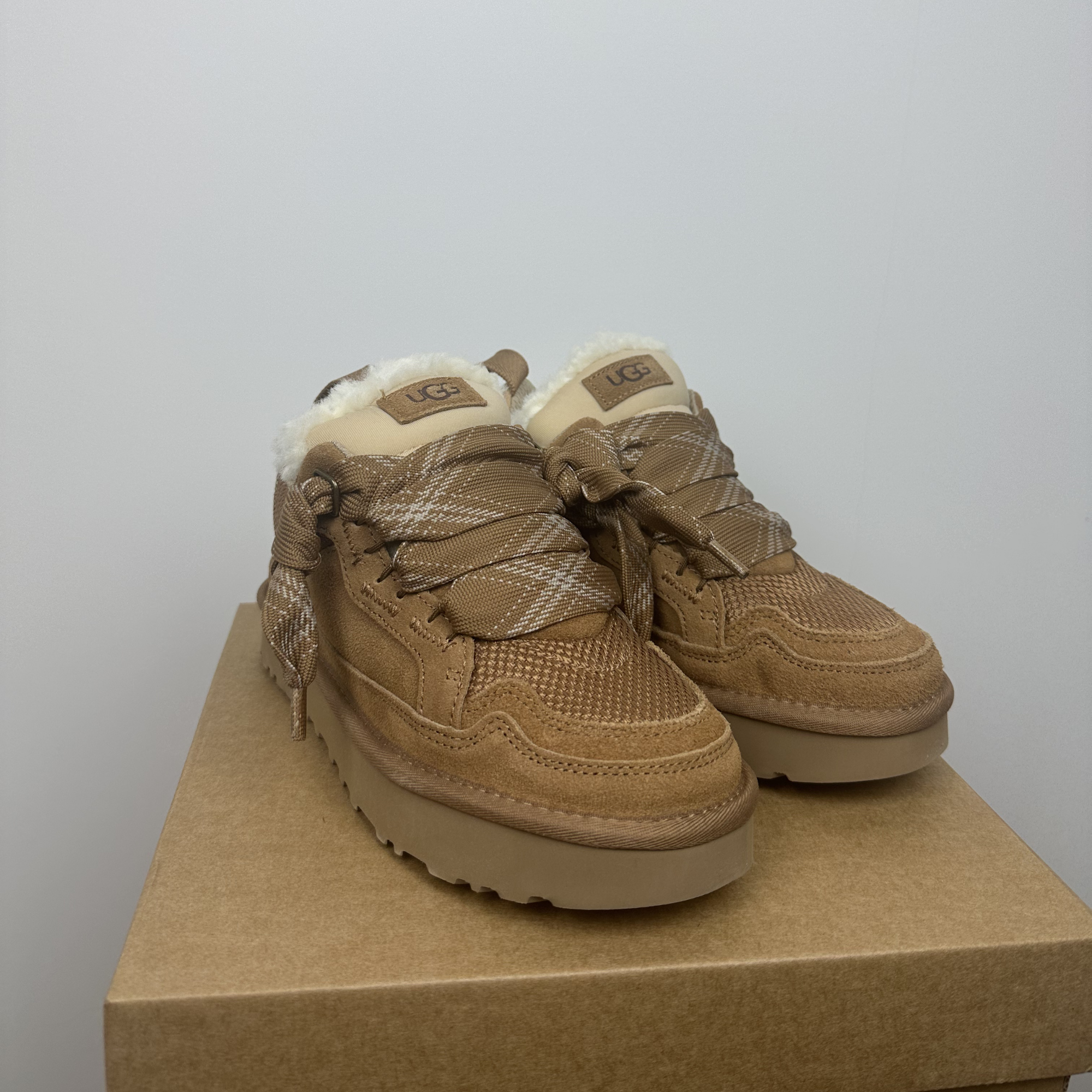 UGG LOWMEL TRAINERS | Chestnut